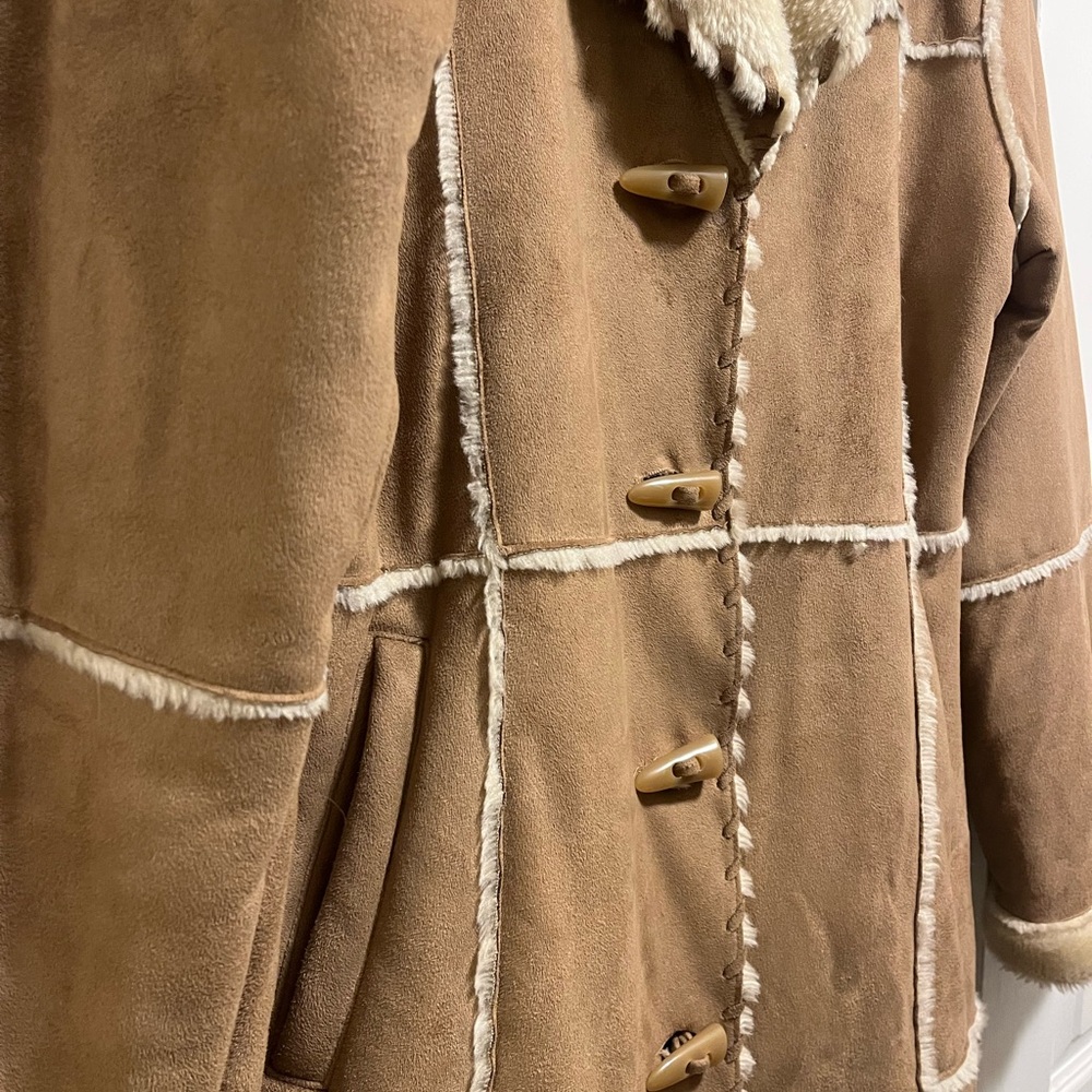 Vintage Tan Jacket with Cream Accents - Picture 3 of 6